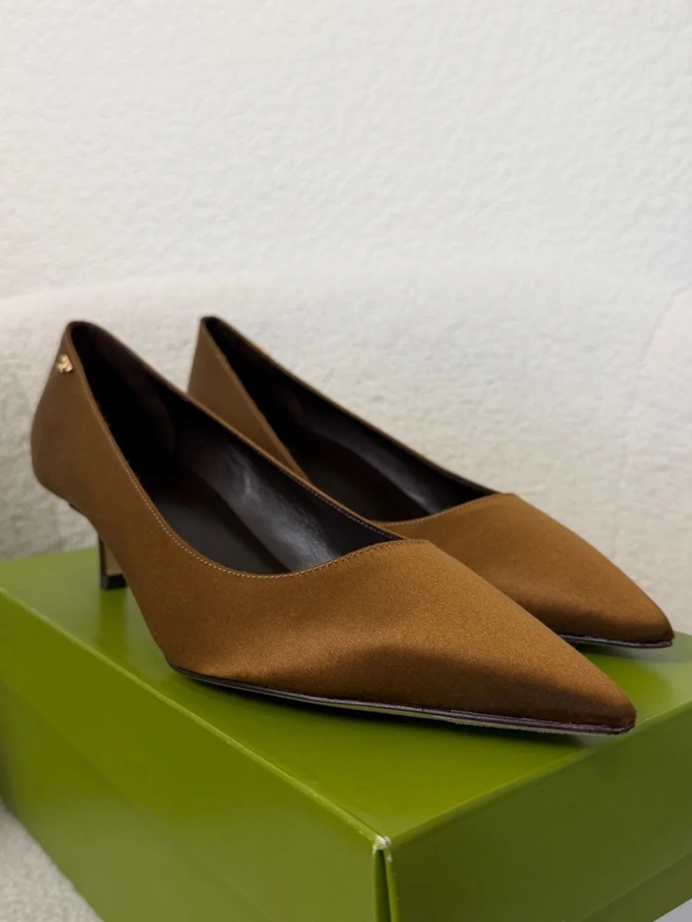 Tory Burch Chic Brown Satin Pointed-Toe Pumps 10